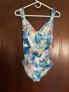 Jantzen women’s size 8 swimsuit